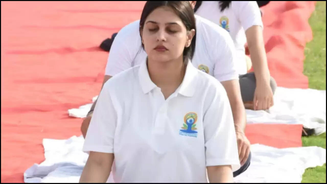 गरीब परिवार की लड़की बनी IAS अधिकारी जानें इसकी प्रेरणादायक कहानी