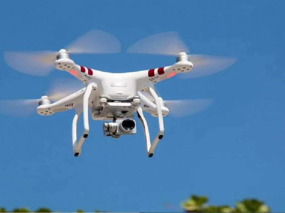 Haryana News: हरियाणा के गांवों में दिखे चमकीले ड्रोन जैसी चीजें, लोगों में डर का माहौल