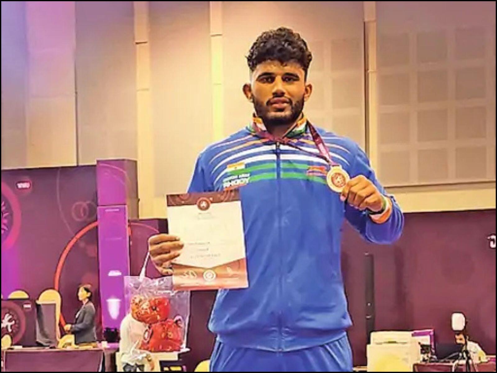 Haryana news: हरियाणा का नाम किया रोशन, हिसार के रोहित नेहरा ने कुश्ती में दिखाया दम, जीता गोल्ड मेडल