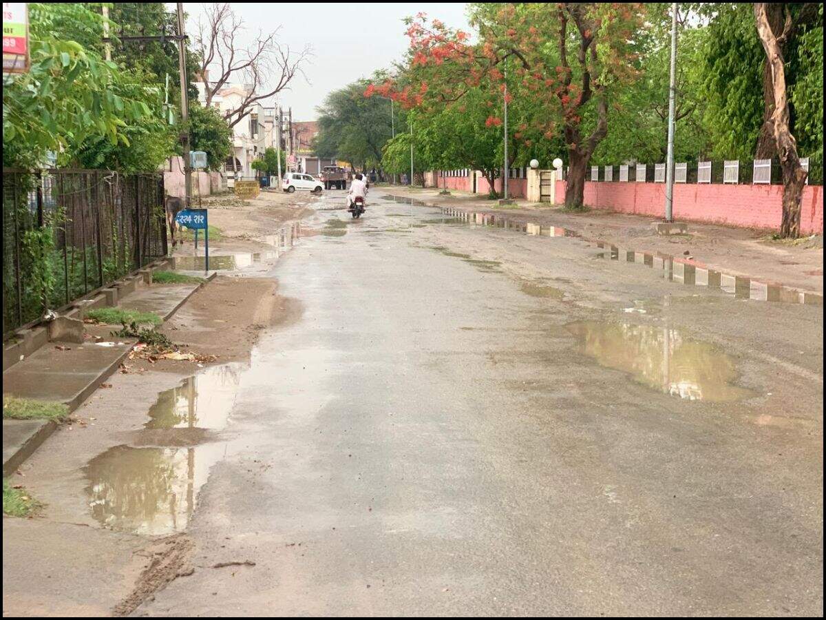 मंडी आदमपुर में तेज आंधी और बारिश