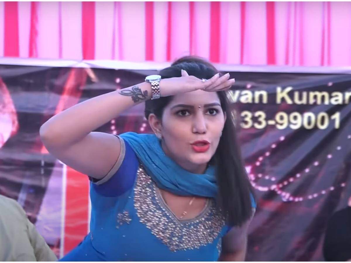 Sapna Choudhary Dance Video: सपना चौधरी ने मंच पर मचाया तहलका, फैंस बोले- "तेरी लत लग गई है"