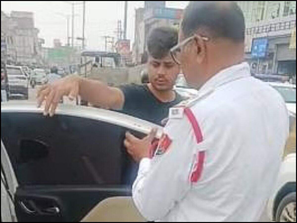 Hisar news: In Hisar district, police stopped vehicles with black films and issued challans, let's read the full news...