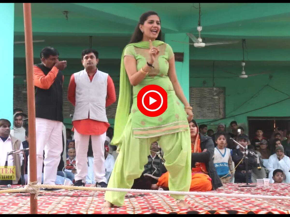 Sapna Choudhary Dance: सपना चौधरी का डांस देख झूमने लगा 'ताऊ', पूरा गांव देखने आ गया