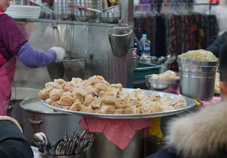     दो भाईयो नें गली में शुरु कर खुद का कारोबार कमाया हजारो पैसा ,जानिए कैसे ..